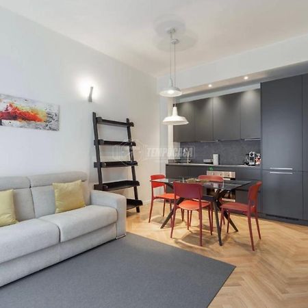 Milano: Incantevole Appartamento In Pieno Centro - Fancy Yellow Apartments Buitenkant foto